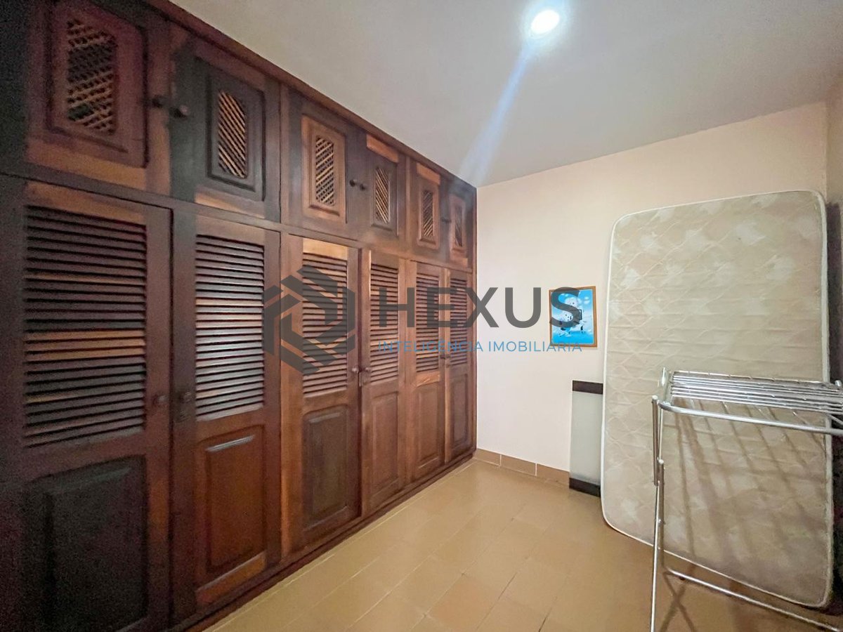 Foto 35 de Apartamento com varanda na quadra-mar da Praia das Pitangueiras, Guaruja