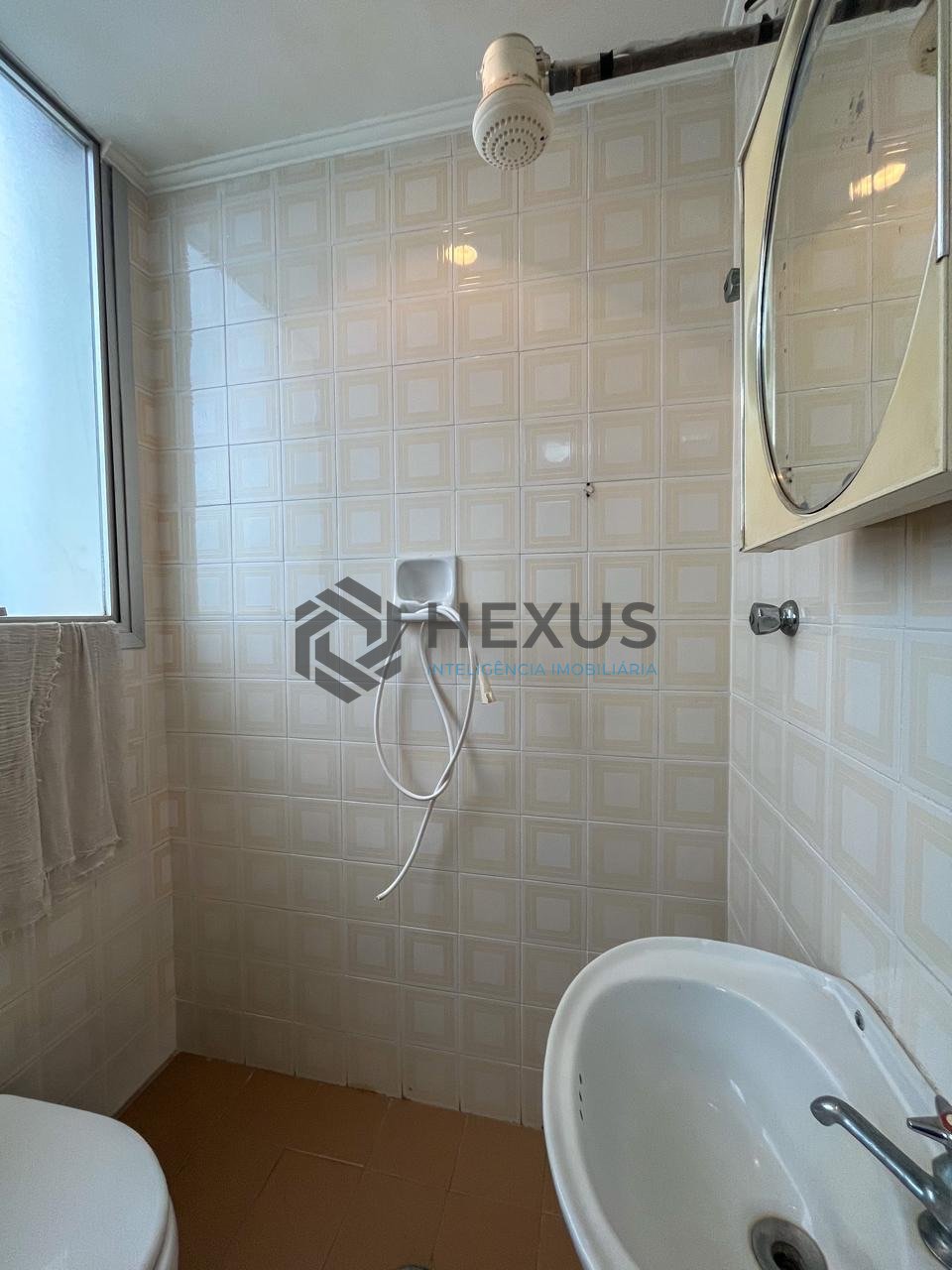 Foto 36 de Apartamento com varanda na quadra-mar da Praia das Pitangueiras, Guaruja