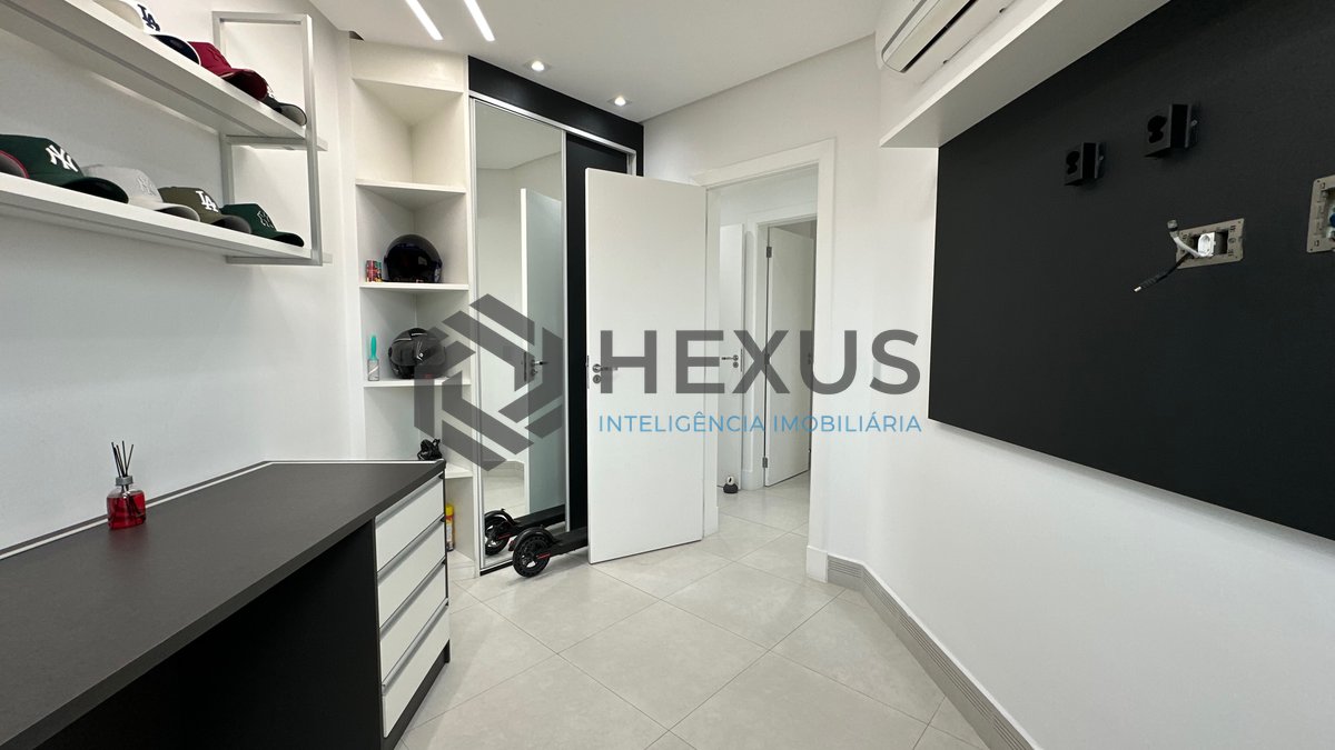 Foto 15 de Apartamento com varanda gourmet reformado na Praia da Enseada, Guaruja
