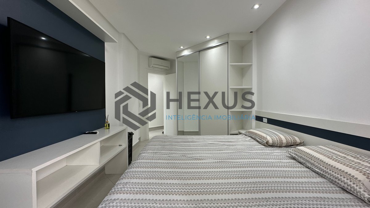 Foto 18 de Apartamento com varanda gourmet reformado na Praia da Enseada, Guaruja