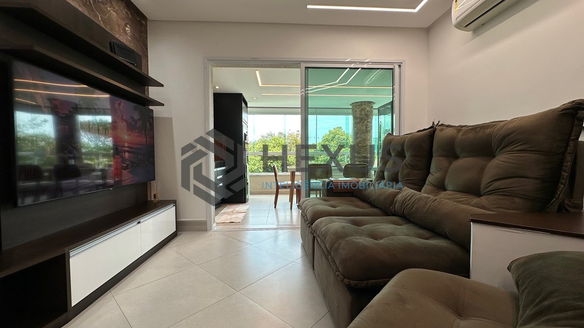 Foto 3 de Apartamento com varanda gourmet reformado na Praia da Enseada, Guaruja
