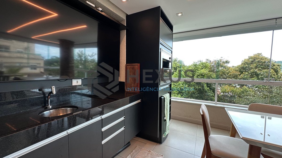 Foto 6 de Apartamento com varanda gourmet reformado na Praia da Enseada, Guaruja