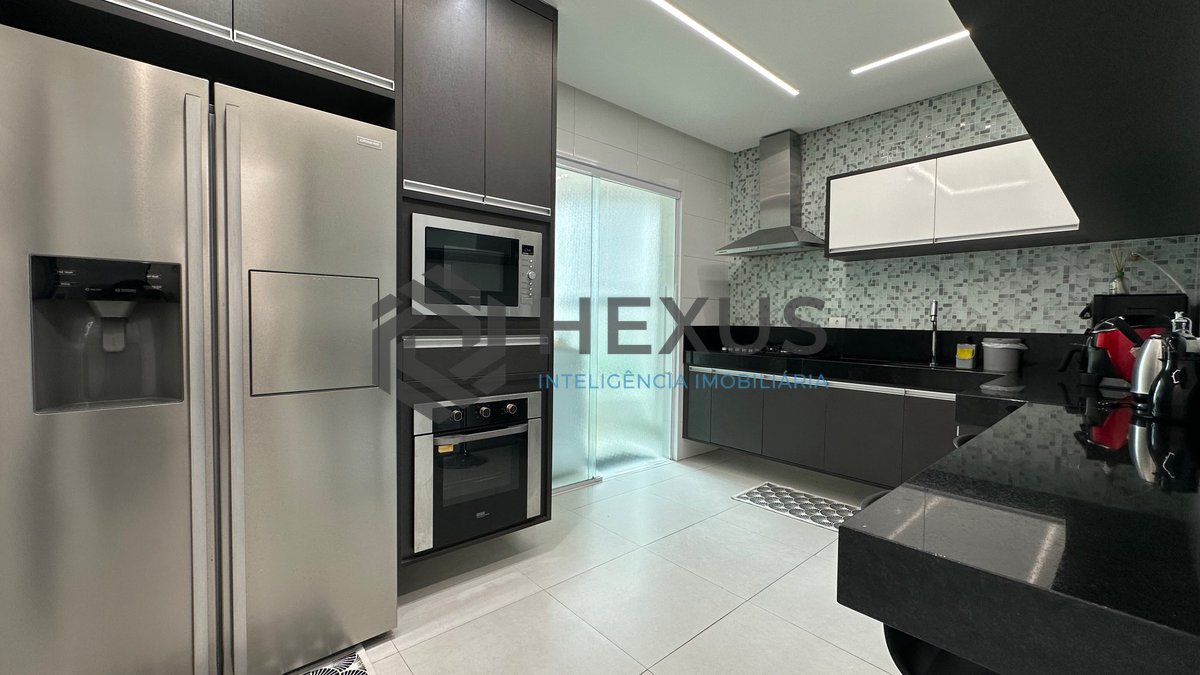Foto 9 de Apartamento com varanda gourmet reformado na Praia da Enseada, Guaruja