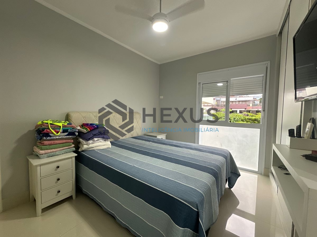 Foto 12 de Apartamento com varanda e lazer na Praia da Enseada, Guaruja