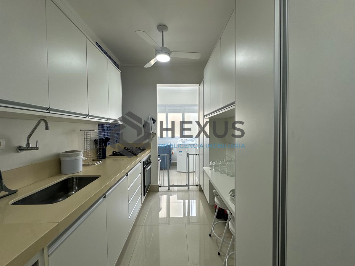Foto 18 de Apartamento com varanda e lazer na Praia da Enseada, Guaruja