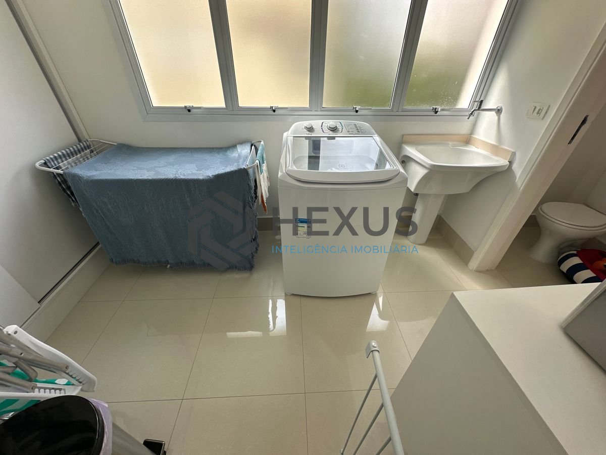Foto 19 de Apartamento com varanda e lazer na Praia da Enseada, Guaruja