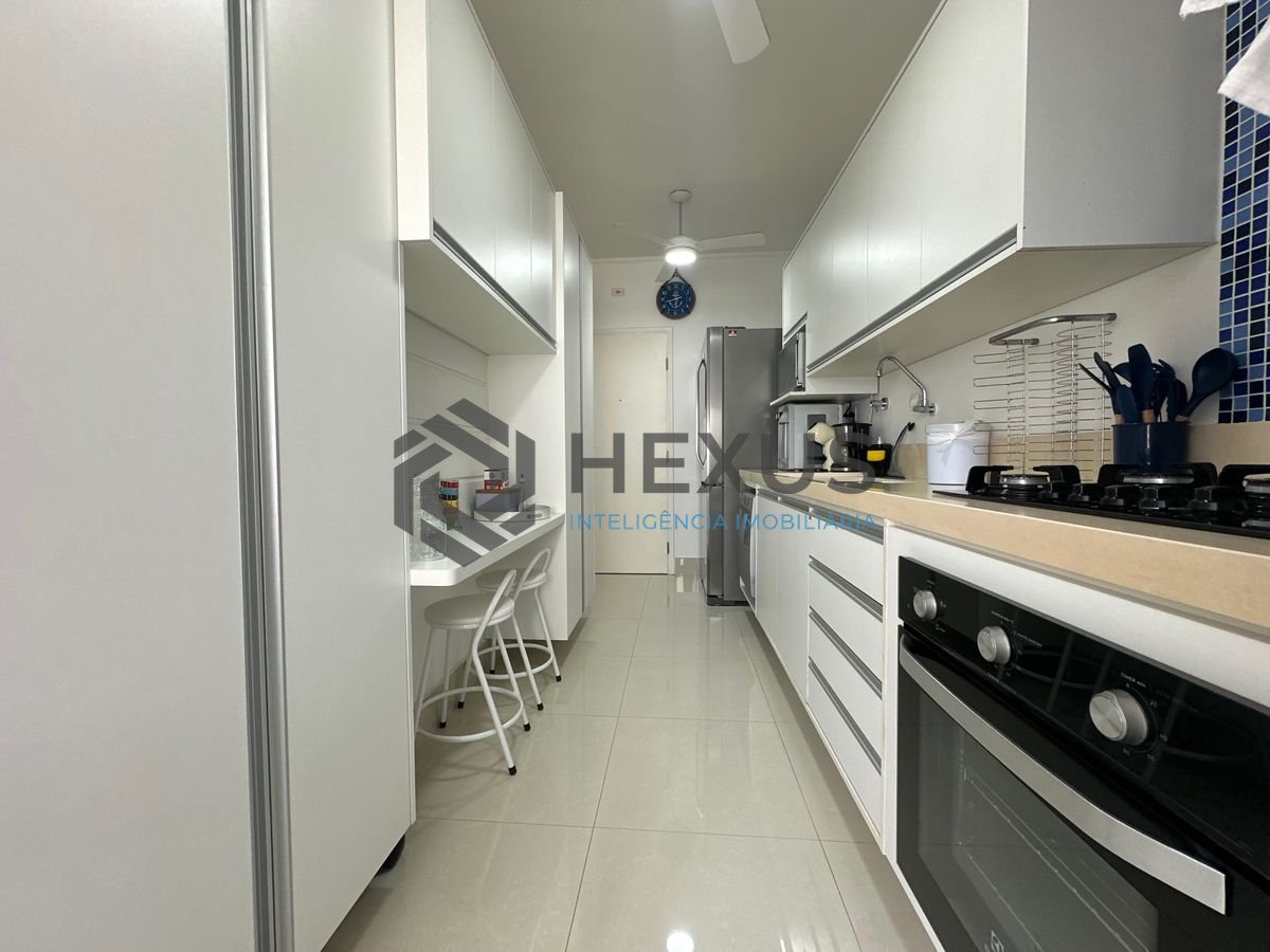 Foto 22 de Apartamento com varanda e lazer na Praia da Enseada, Guaruja