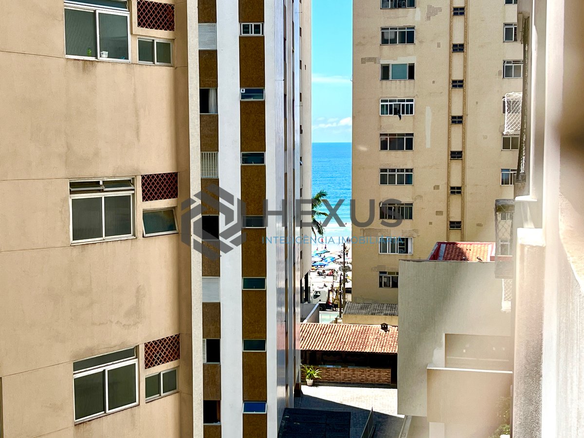 Foto 4 de Apartamento com varanda vista mar na beira mar da Praia das Pitangueiras, Guaruja