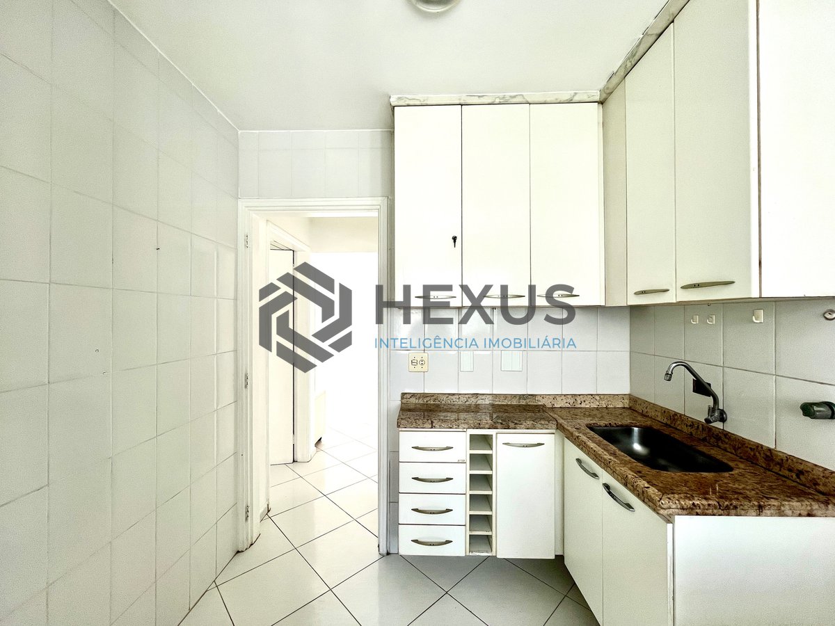 Foto 10 de Apartamento com varanda vista mar na beira mar da Praia das Pitangueiras, Guaruja