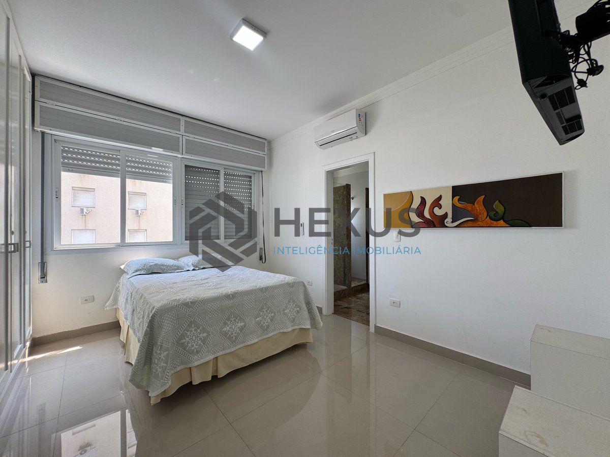 Foto 30 de Apartamento reformado frente mar com varanda vista mar na Praia das Pitangueiras, Guaruja