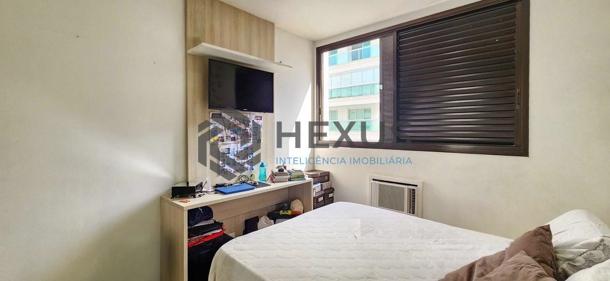 Foto 17 de Apartamento reformado com varanda e lazer a uma quadra da Praia das Pitangueiras, Guaruja
