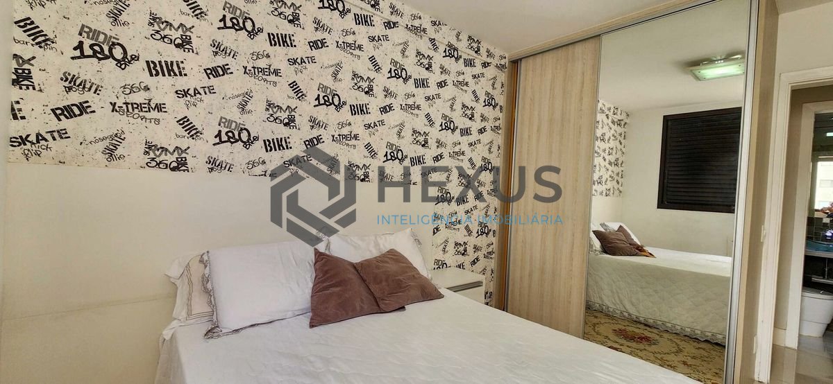 Foto 18 de Apartamento reformado com varanda e lazer a uma quadra da Praia das Pitangueiras, Guaruja