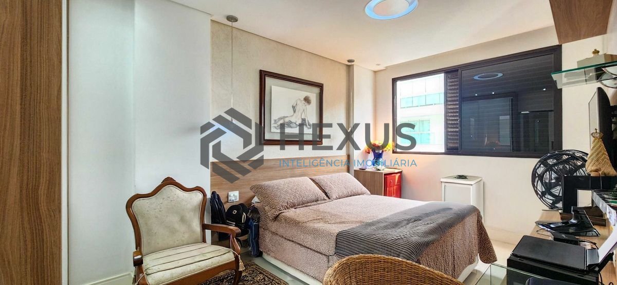 Foto 20 de Apartamento reformado com varanda e lazer a uma quadra da Praia das Pitangueiras, Guaruja