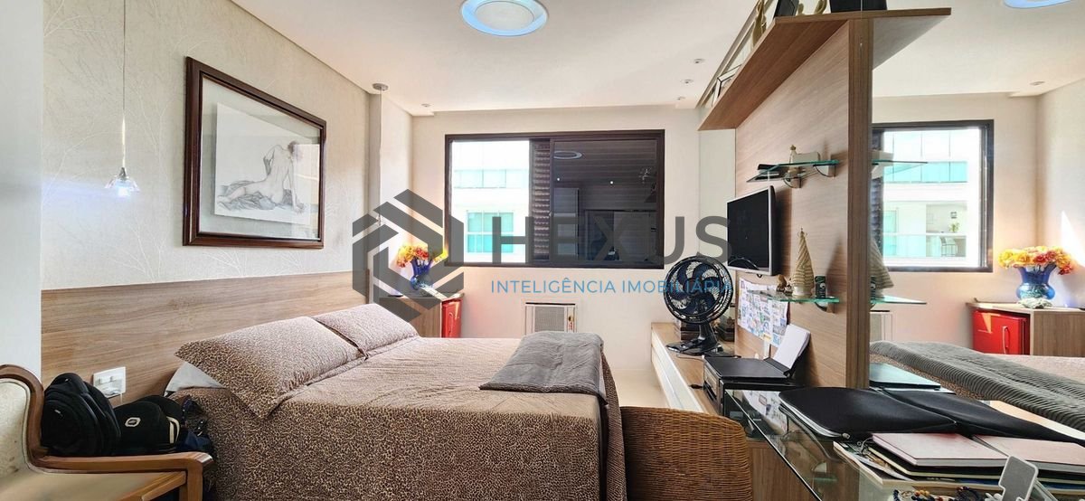 Foto 21 de Apartamento reformado com varanda e lazer a uma quadra da Praia das Pitangueiras, Guaruja