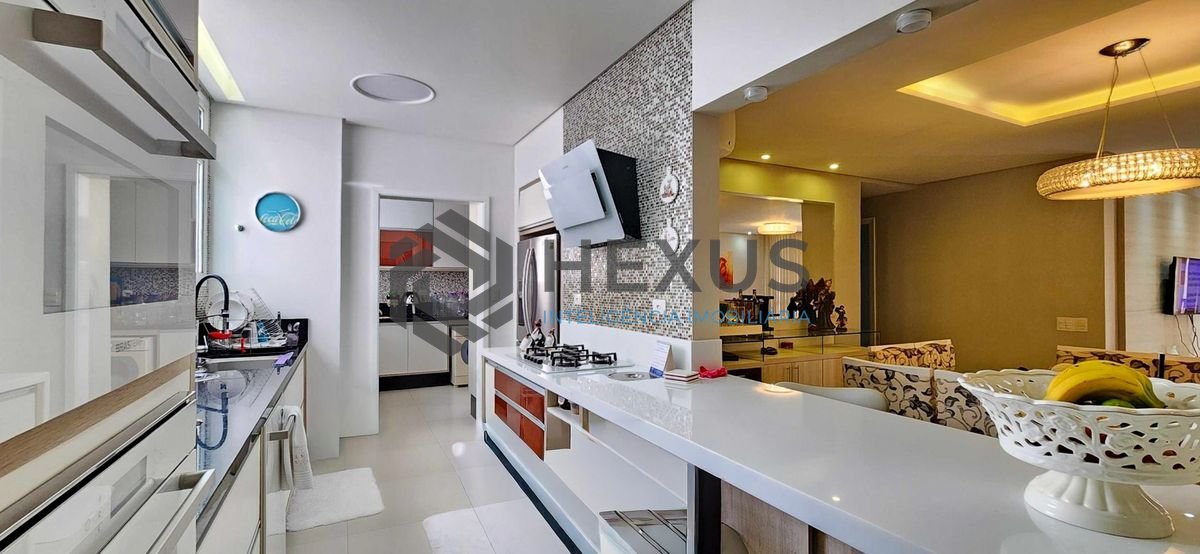 Foto 26 de Apartamento reformado com varanda e lazer a uma quadra da Praia das Pitangueiras, Guaruja