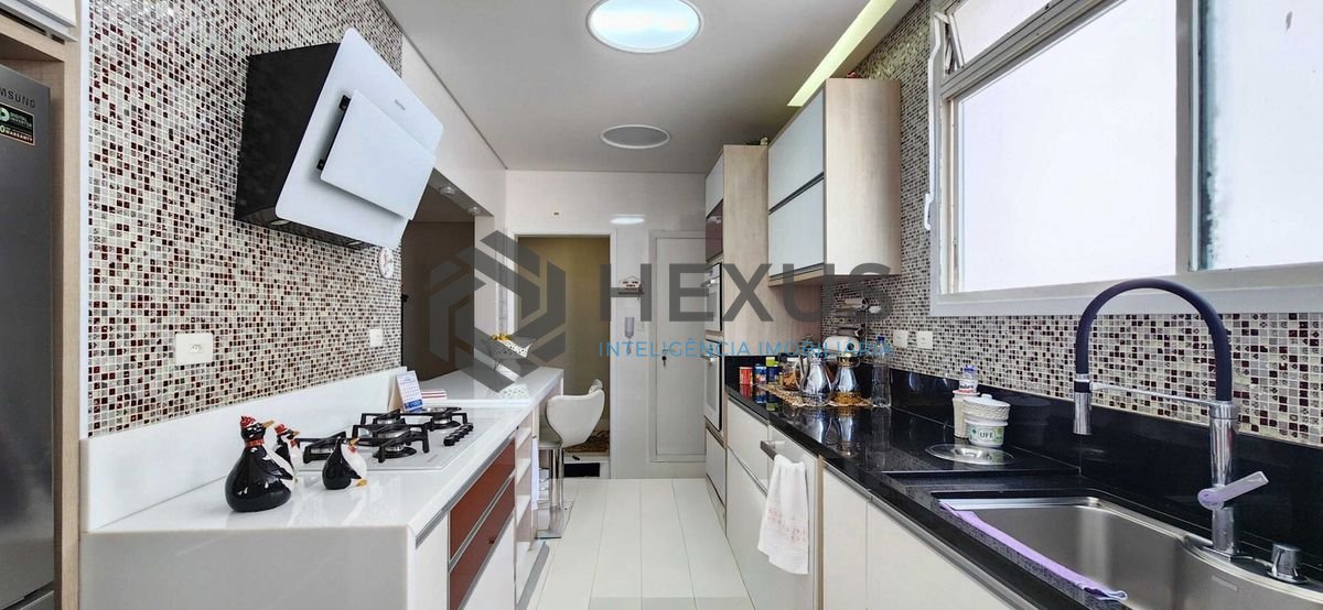 Foto 28 de Apartamento reformado com varanda e lazer a uma quadra da Praia das Pitangueiras, Guaruja