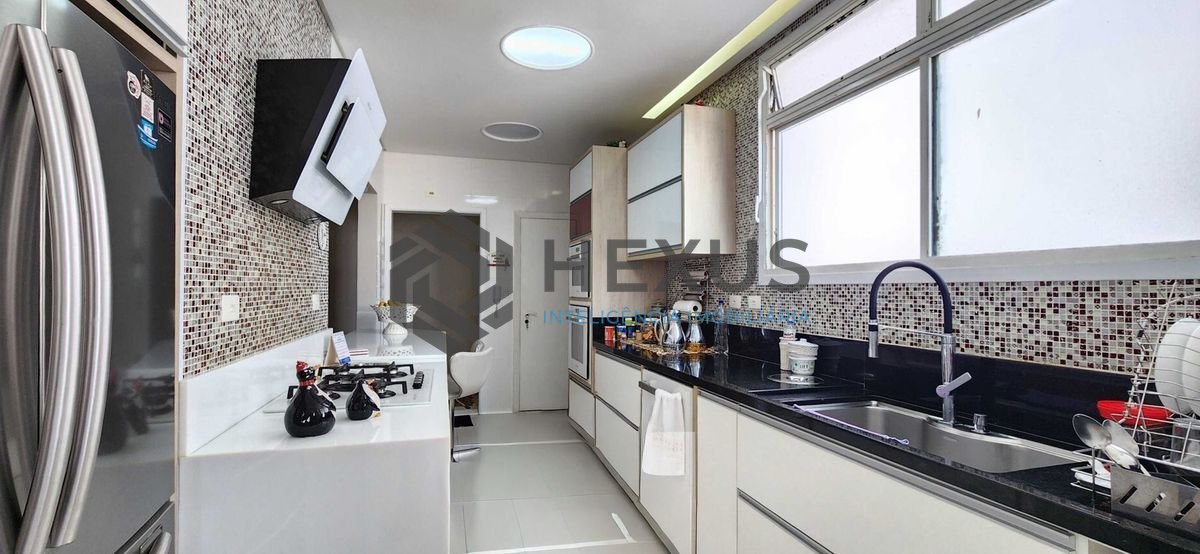 Foto 29 de Apartamento reformado com varanda e lazer a uma quadra da Praia das Pitangueiras, Guaruja