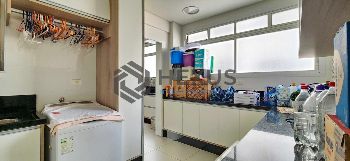 Foto 31 de Apartamento reformado com varanda e lazer a uma quadra da Praia das Pitangueiras, Guaruja