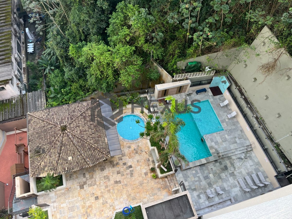 Foto 44 de Apartamento reformado com varanda e lazer a uma quadra da Praia das Pitangueiras, Guaruja