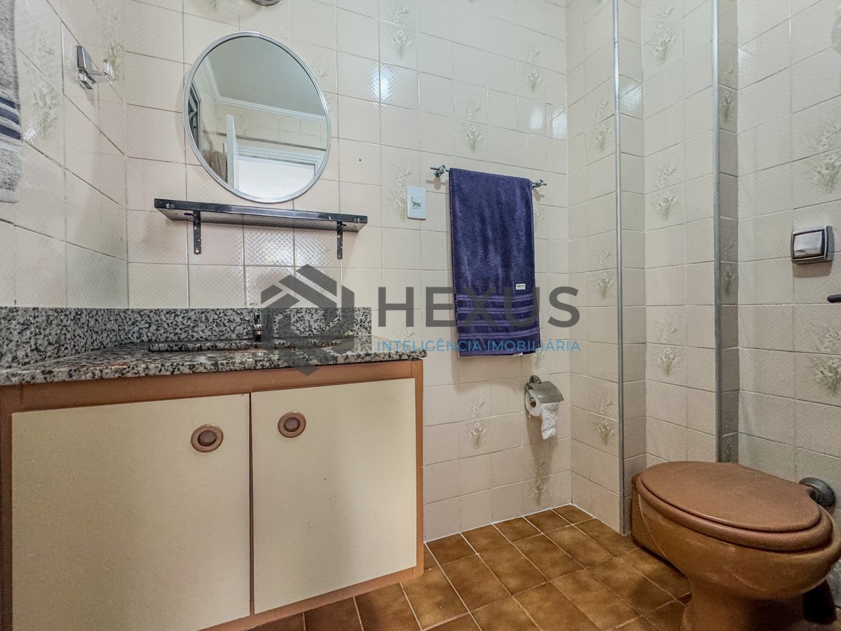 Foto 16 de Apartamento com varanda a 2 quadras da Praia das Astúrias, Guarujá