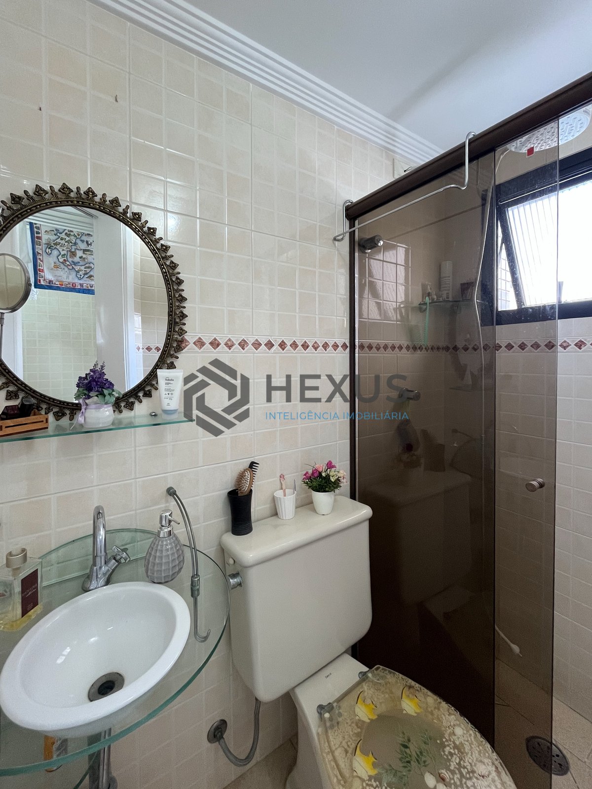 Foto 25 de Apartamento com varanda e lazer na Praia das Pitangueiras, Guaruja