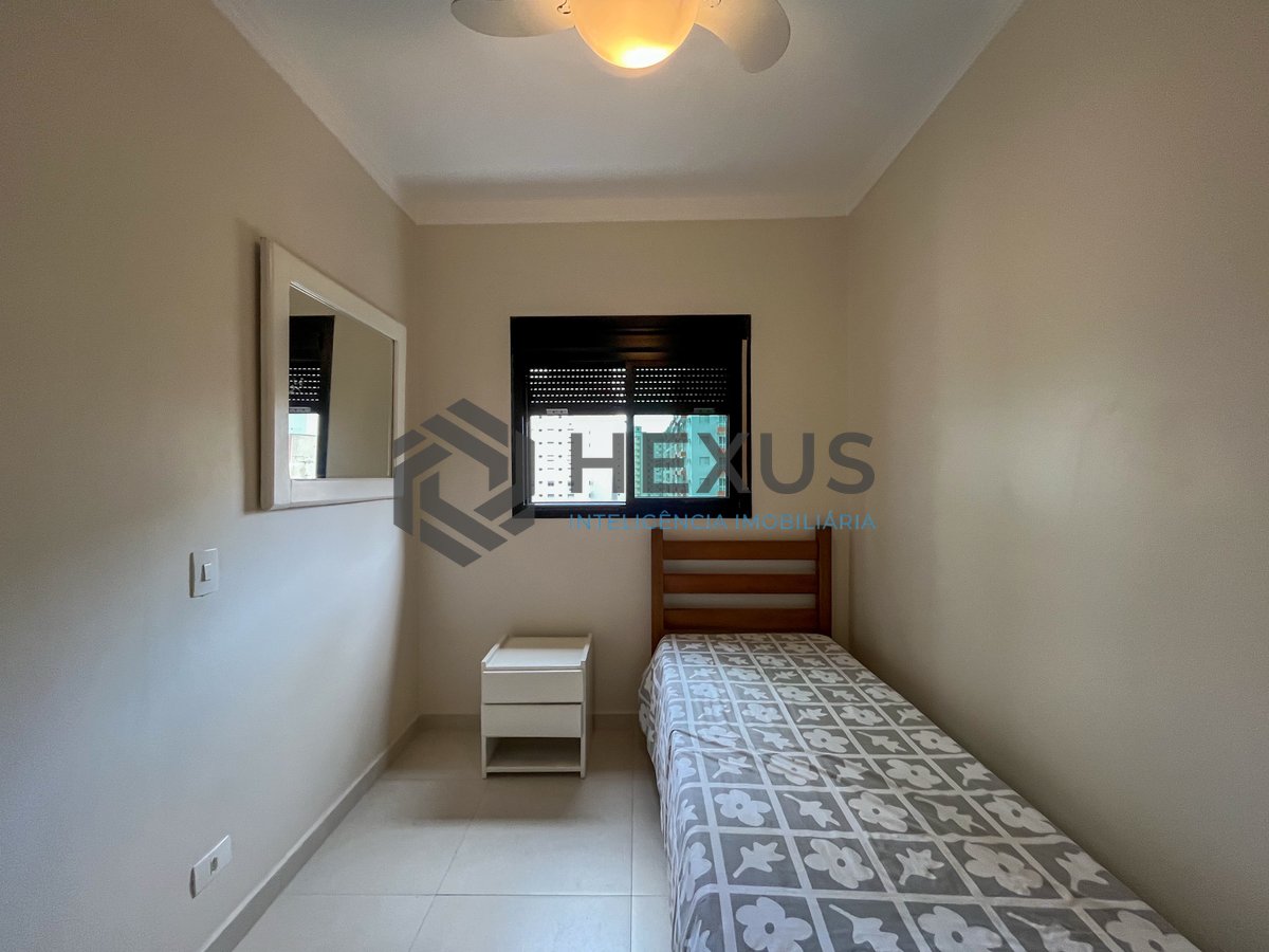 Foto 11 de Apartamento com varanda e lazer na Praia das Pitangueiras, Guaruja
