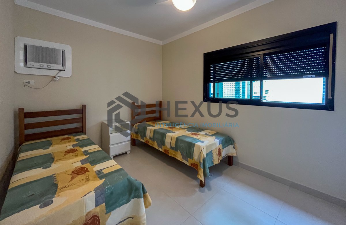 Foto 17 de Apartamento com varanda e lazer na Praia das Pitangueiras, Guaruja