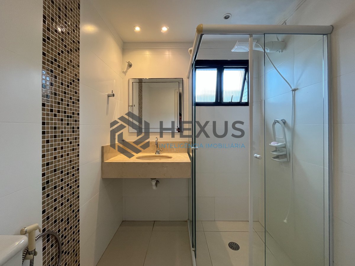 Foto 19 de Apartamento com varanda e lazer na Praia das Pitangueiras, Guaruja
