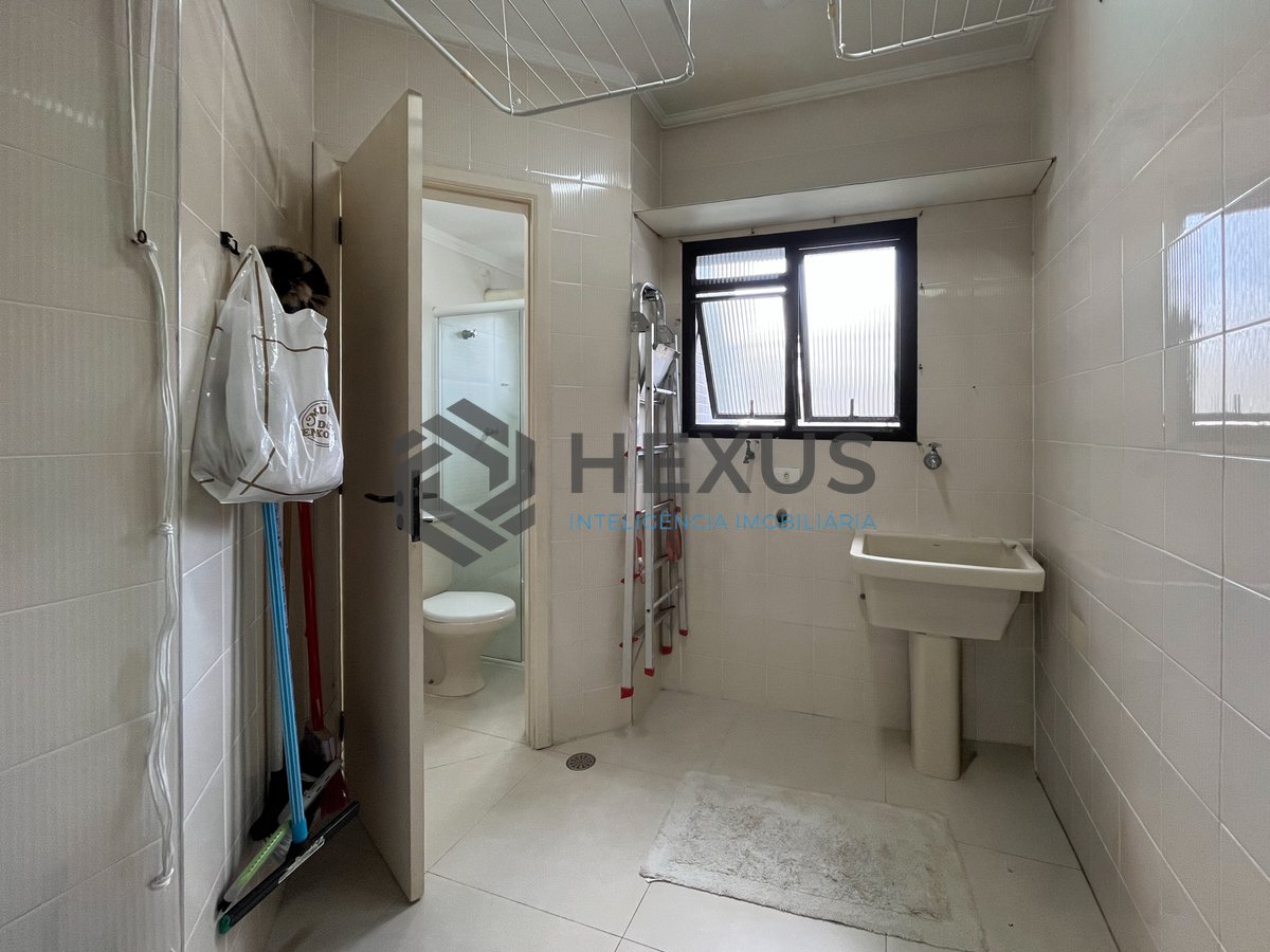 Foto 25 de Apartamento com varanda e lazer na Praia das Pitangueiras, Guaruja