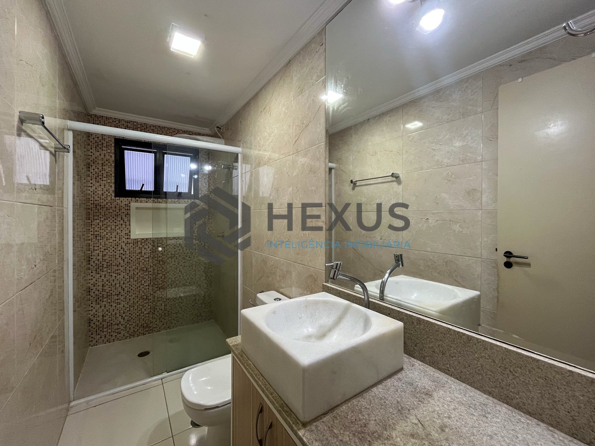 Foto 15 de Apartamento com varanda e lazer na Praia das Pitangueiras, Guaruja