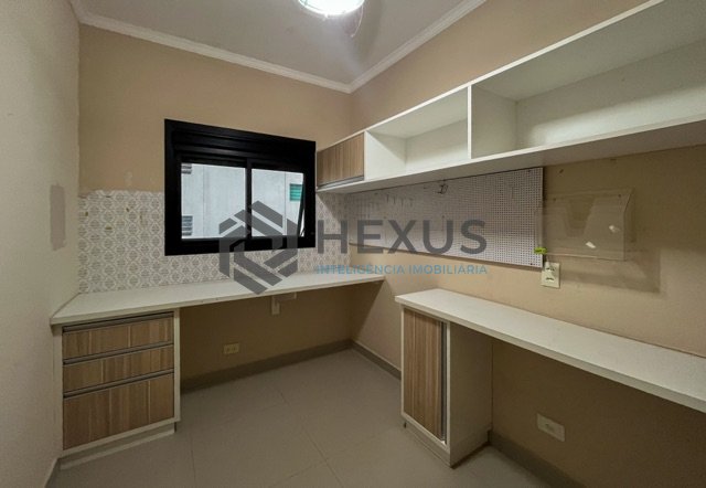 Foto 20 de Apartamento com varanda e lazer na Praia das Pitangueiras, Guaruja
