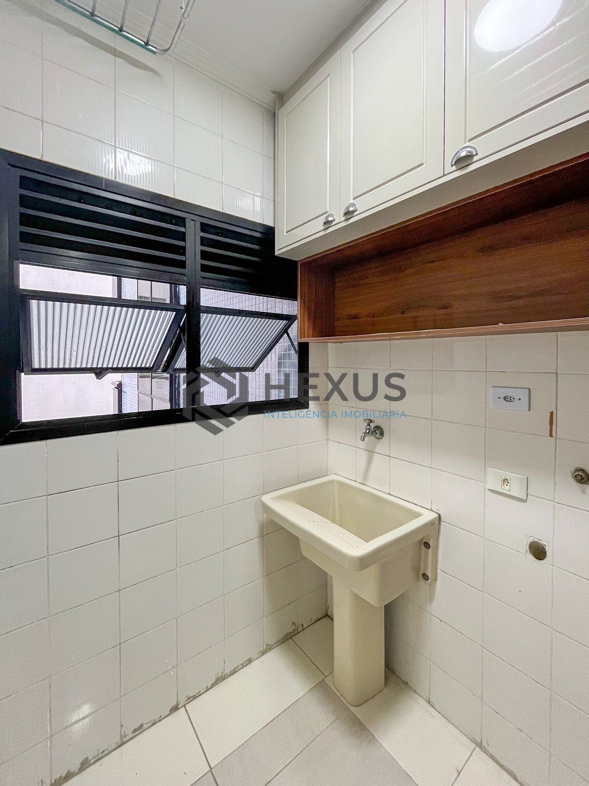 Foto 31 de Apartamento com varanda e lazer na Praia das Pitangueiras, Guaruja