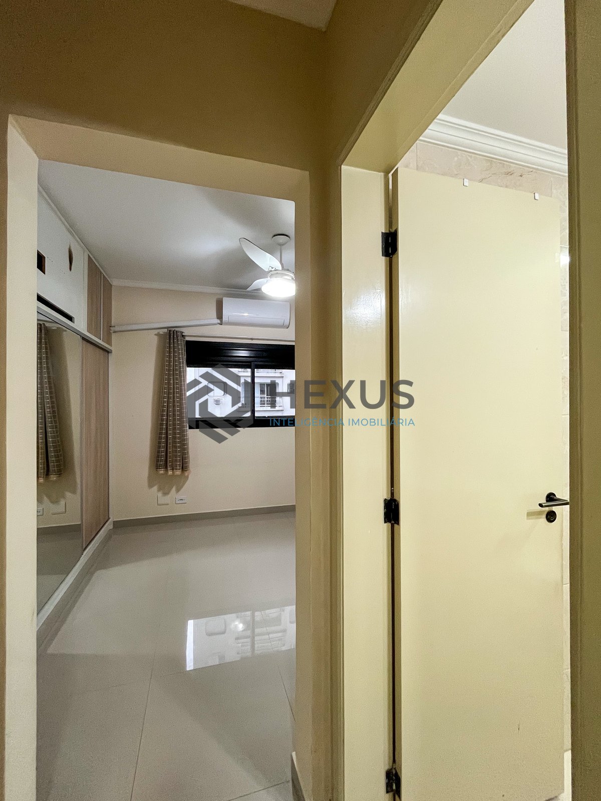 Foto 10 de Apartamento com varanda e lazer na Praia das Pitangueiras, Guaruja