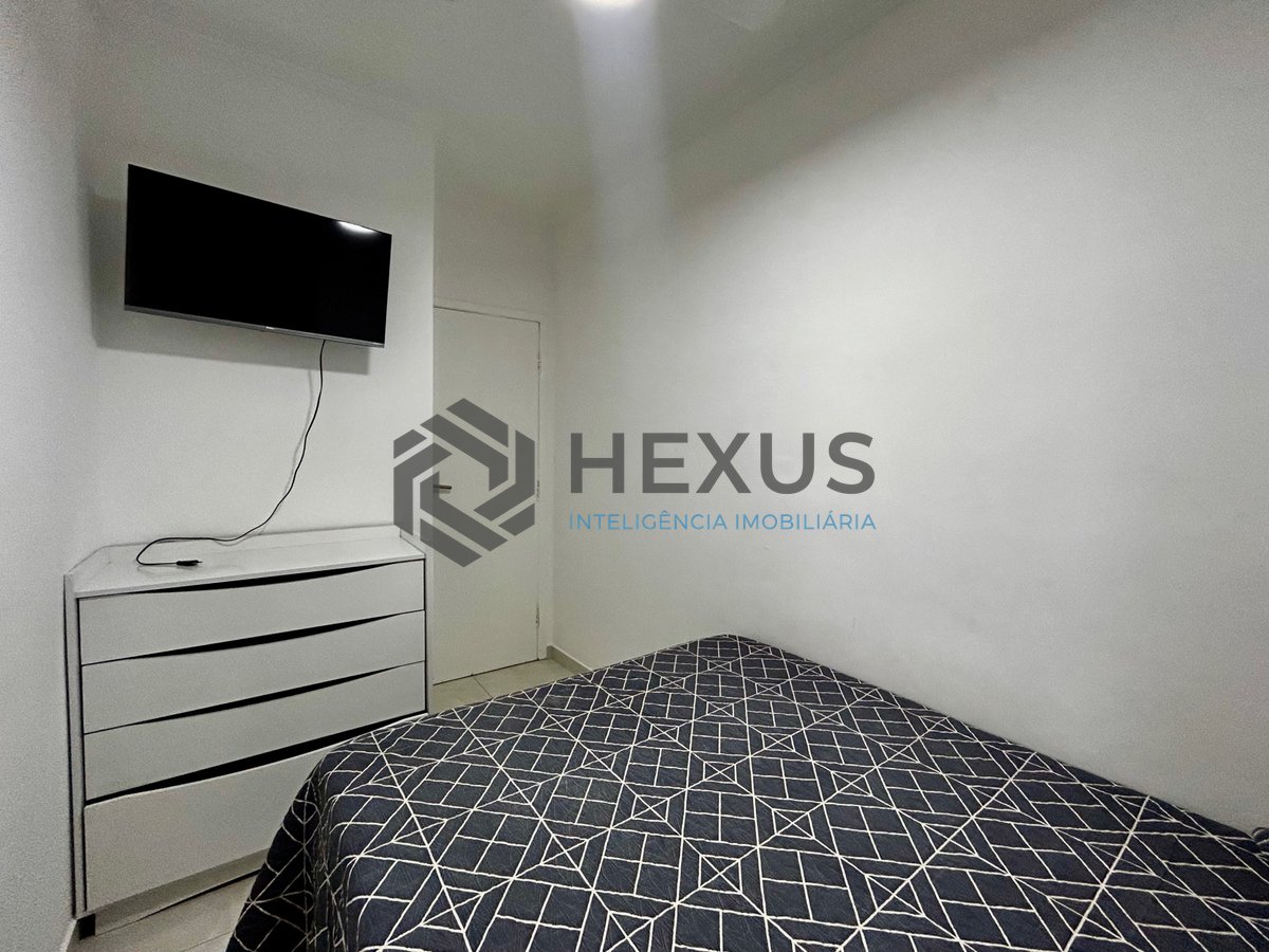 Foto 15 de Apartamento reformado com varanda a 400m da praia na Enseada, Guarujá