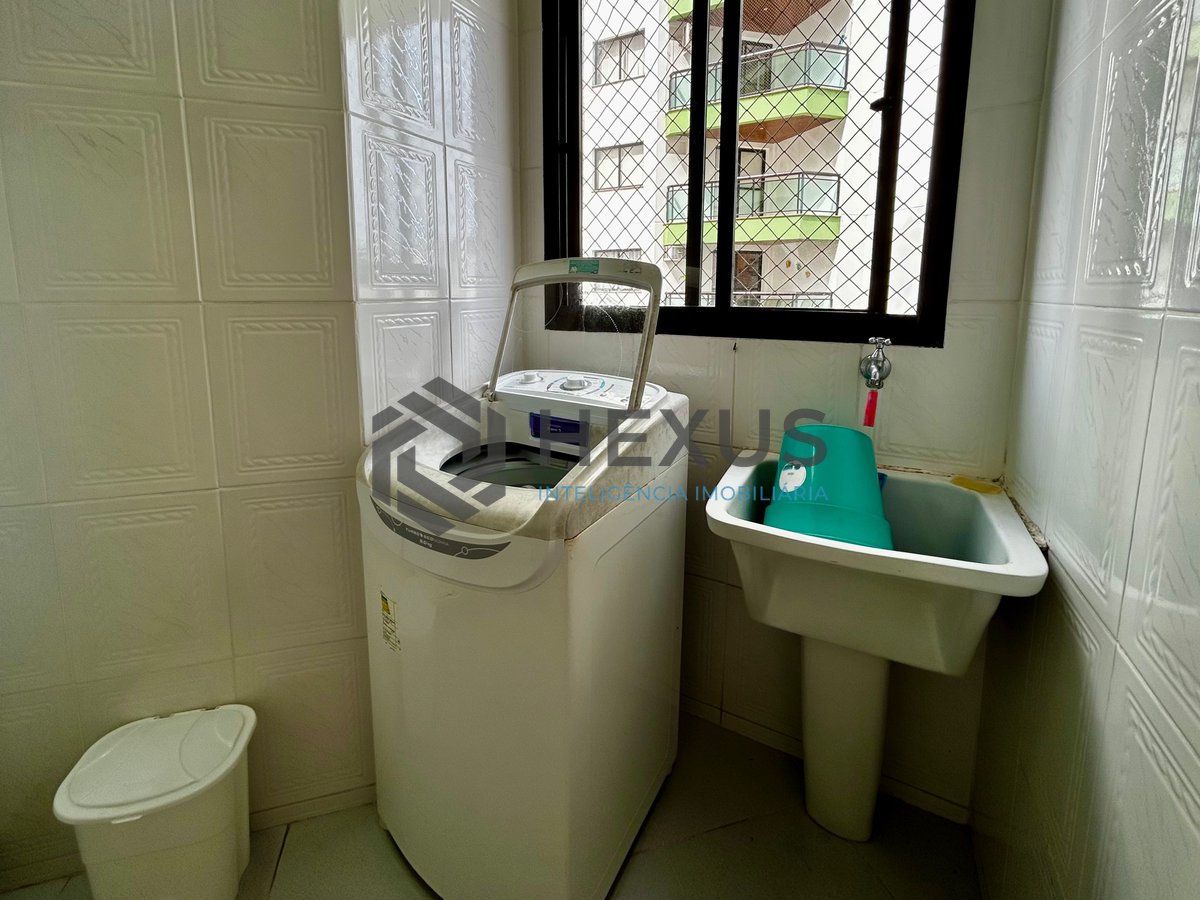 Foto 21 de Apartamento reformado com varanda a 400m da praia na Enseada, Guarujá