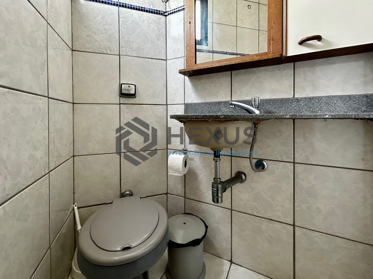 Foto 11 de Apartamento com varanda e lazer na Praia da Enseada, Guarujá