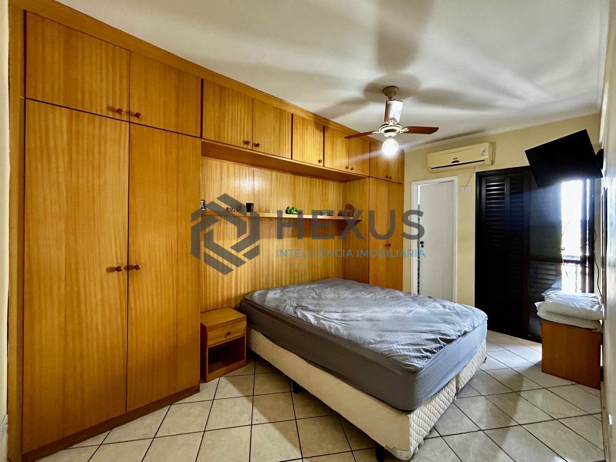 Foto 16 de Apartamento com varanda e lazer na Praia da Enseada, Guarujá