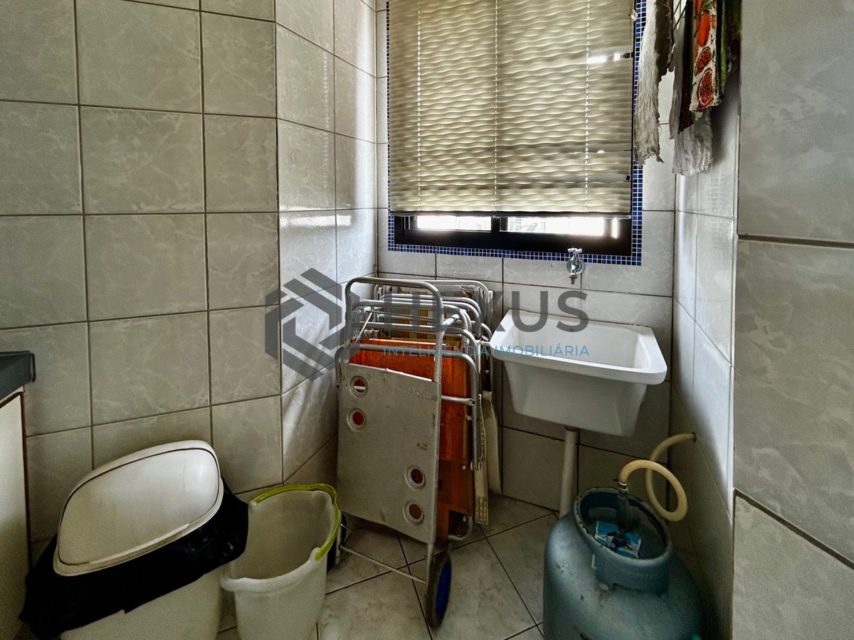 Foto 21 de Apartamento com varanda e lazer na Praia da Enseada, Guarujá
