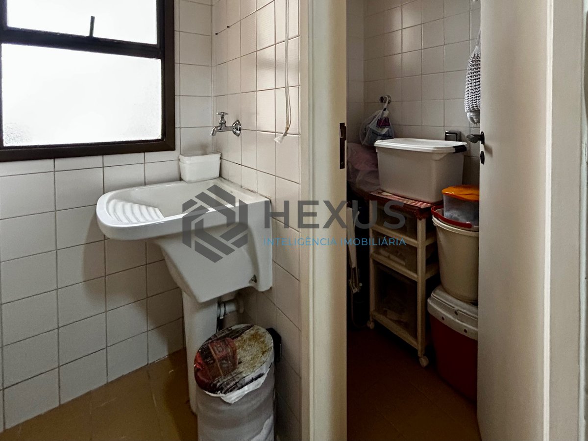 Foto 14 de Apartamento reformado com varanda e lazer na Enseada, Guarujá