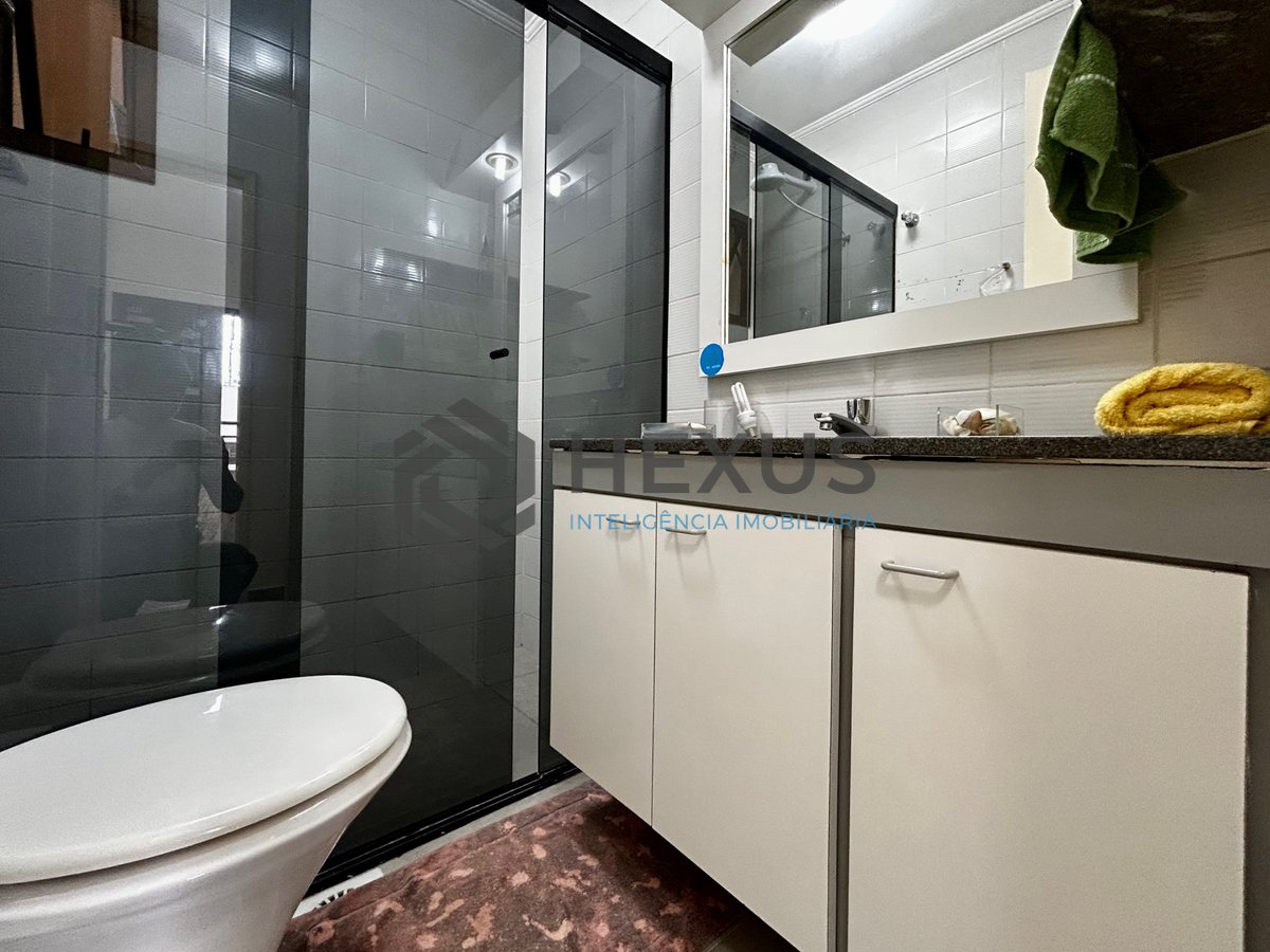 Foto 7 de Apartamento reformado com varanda e lazer na Enseada, Guarujá