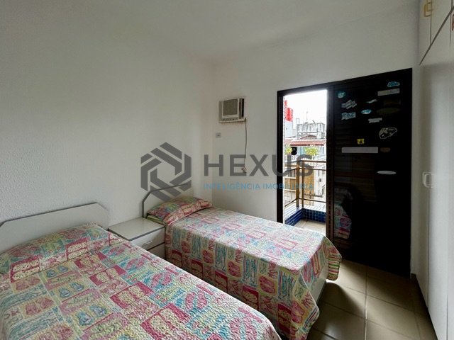 Foto 8 de Apartamento reformado com varanda e lazer na Enseada, Guarujá