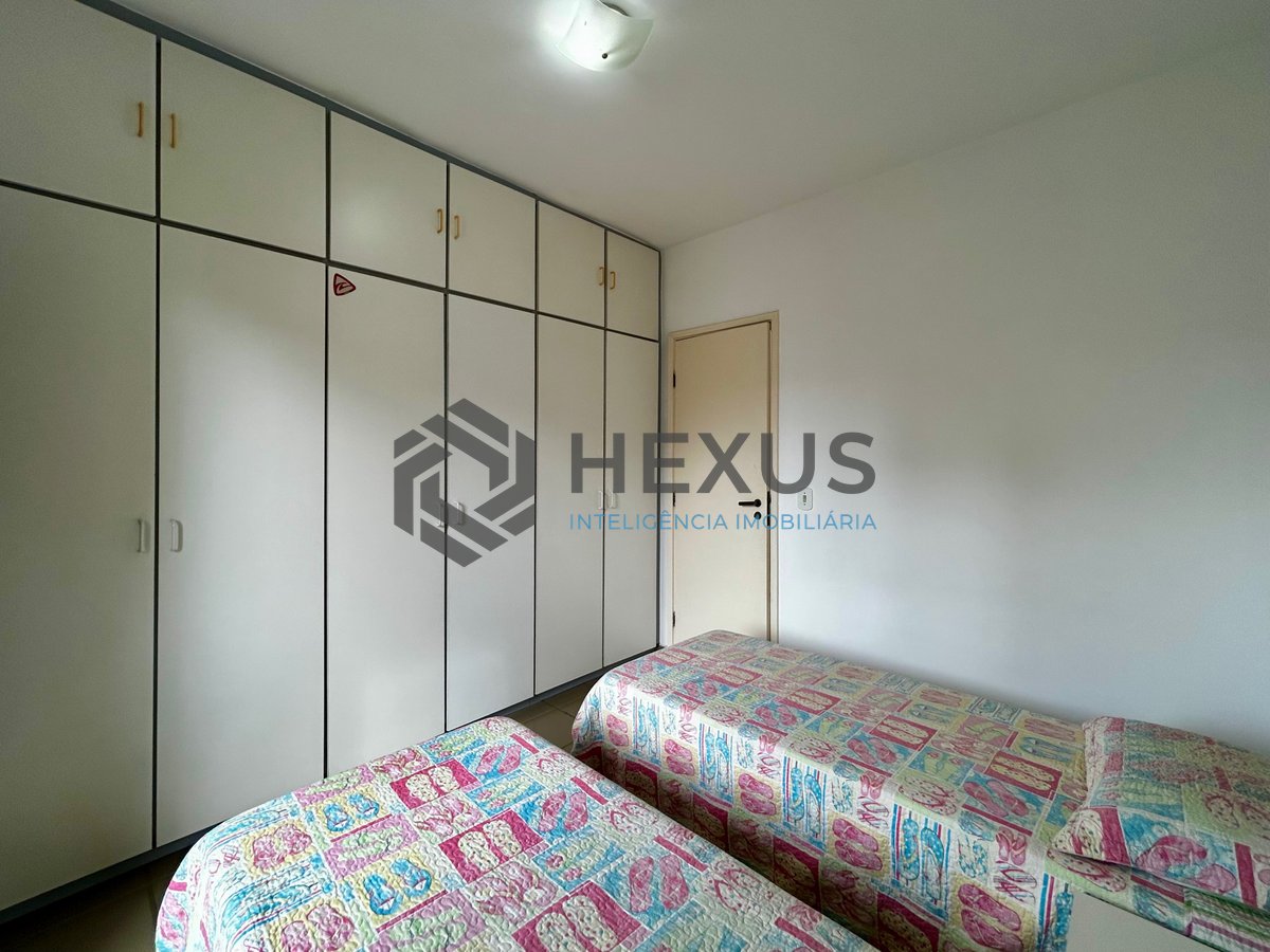 Foto 9 de Apartamento reformado com varanda e lazer na Enseada, Guarujá