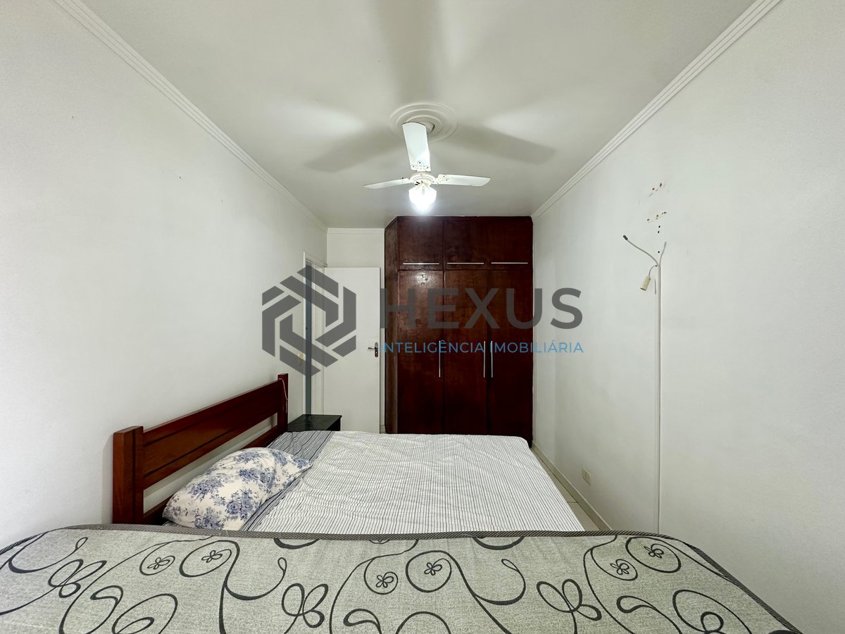 Foto 15 de Apartamento com varanda a 700m da praia na Enseada, Guarujá