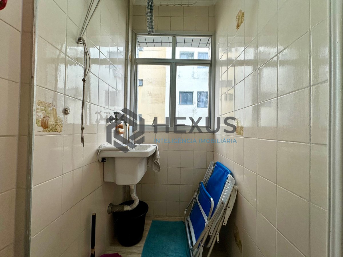 Foto 8 de Apartamento com varanda a 700m da praia na Enseada, Guarujá