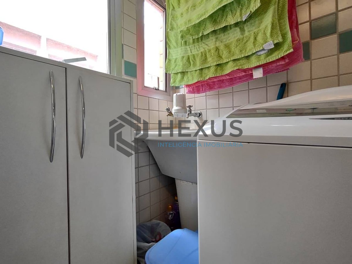 Foto 18 de Apartamento com varanda e lazer na Praia da Enseada, Guaruja