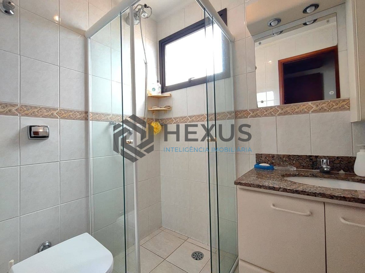 Foto 18 de Apartamento com varanda vista mar e lazer na Praia da Enseada, Guaruja