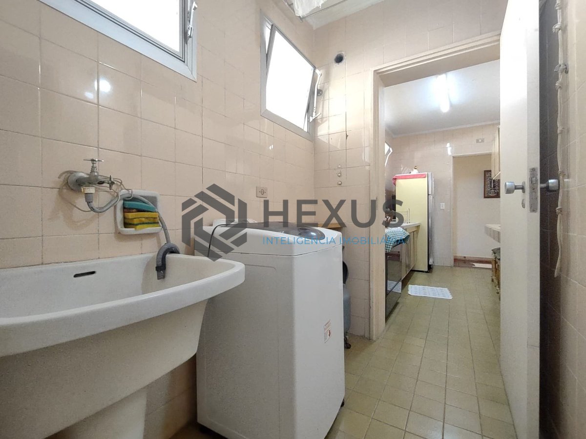 Foto 14 de Apartamento na Praia da Enseada, Guaruja