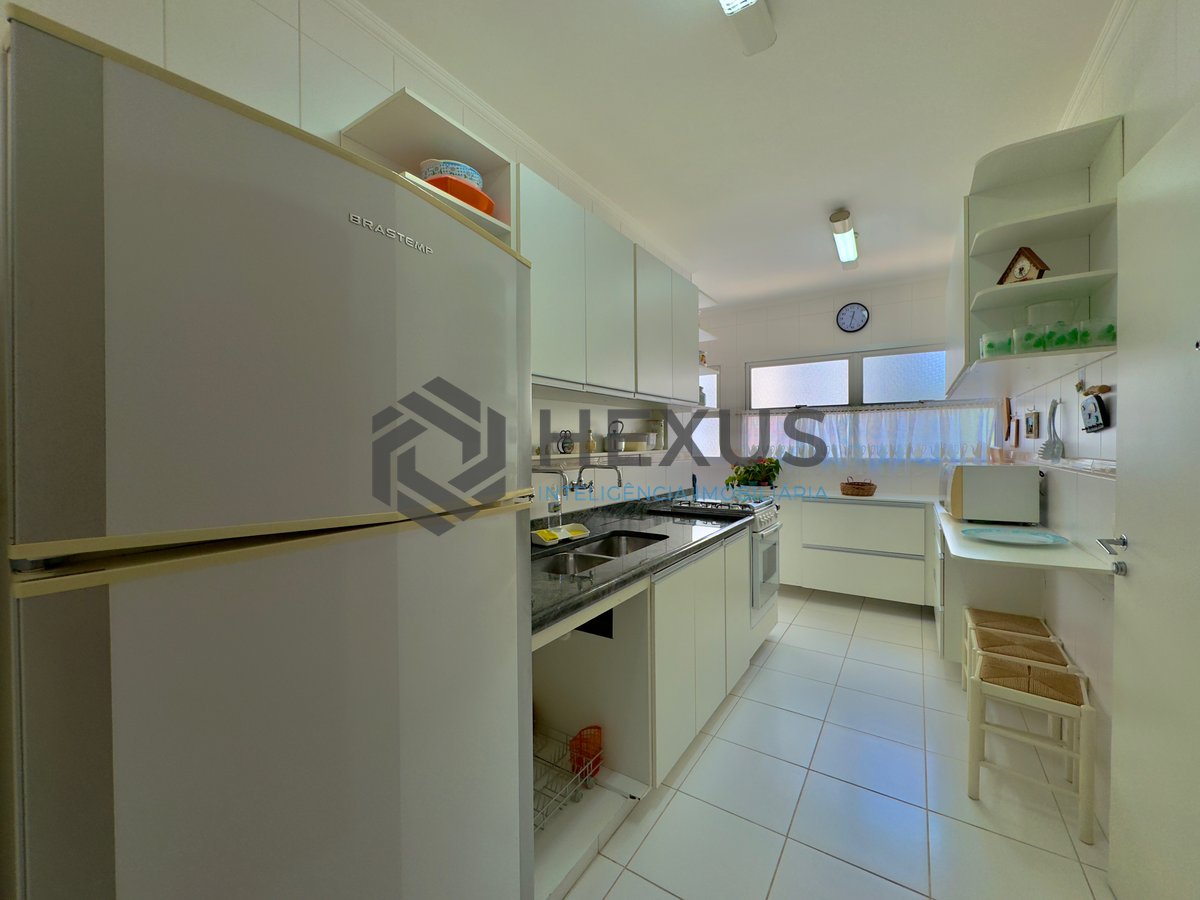 Foto 17 de Apartamento com varanda vista mar e lazer na beira mar Praia das Pitangueiras, Guaruja