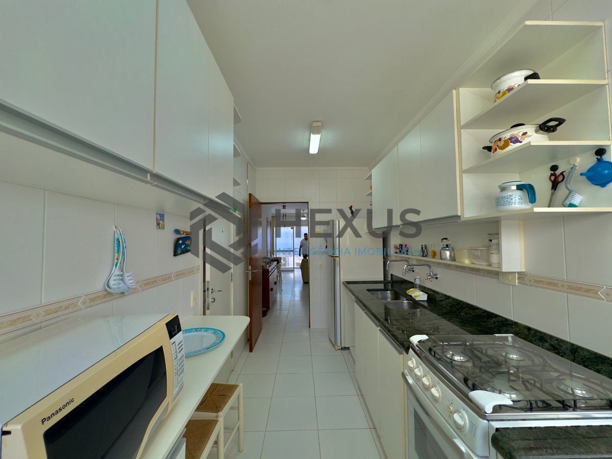 Foto 20 de Apartamento com varanda vista mar e lazer na beira mar Praia das Pitangueiras, Guaruja