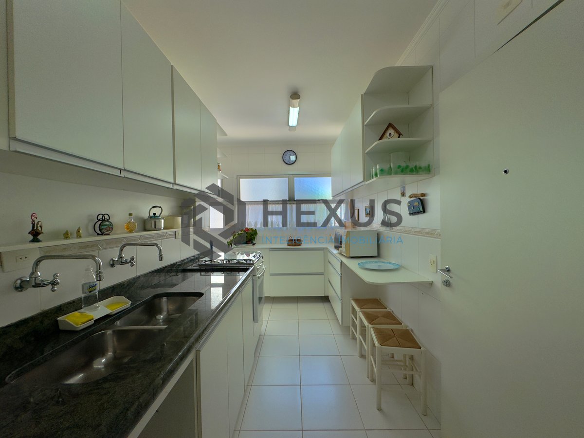 Foto 21 de Apartamento com varanda vista mar e lazer na beira mar Praia das Pitangueiras, Guaruja
